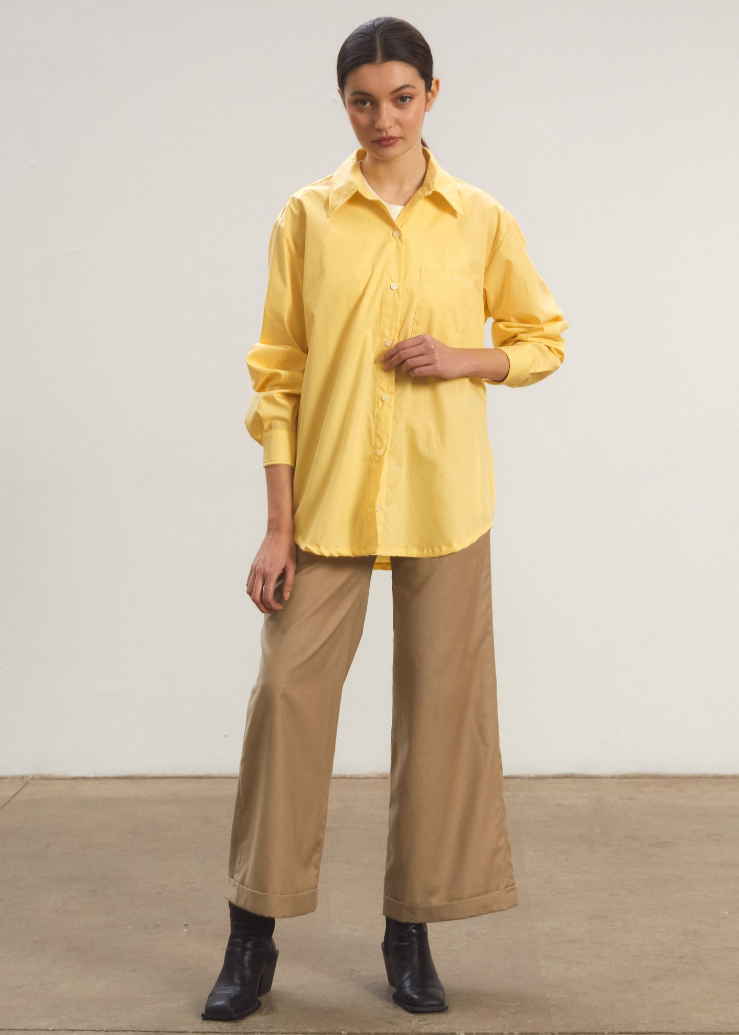 Camisa Clásica Amarilla
