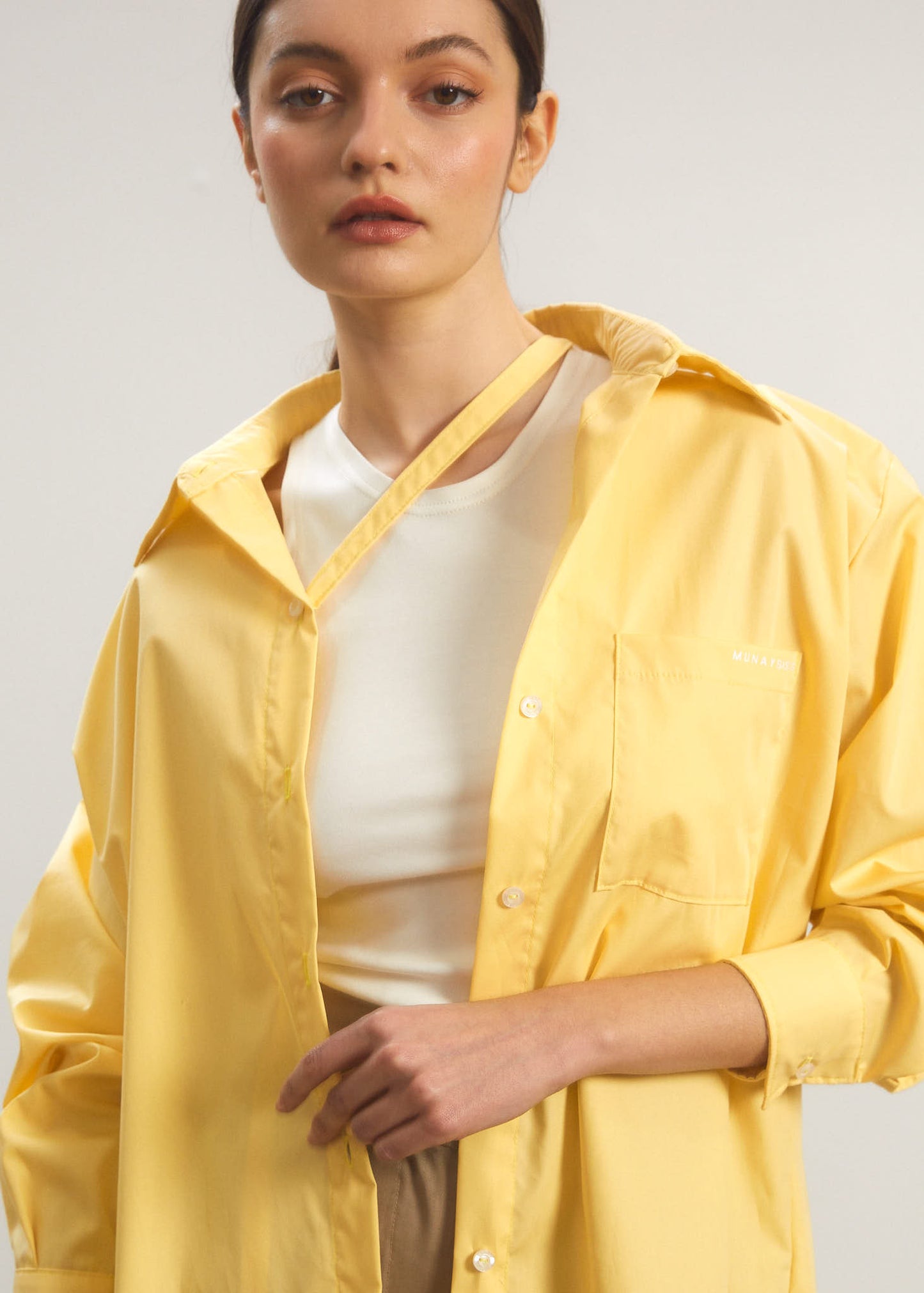Camisa Clásica Amarilla