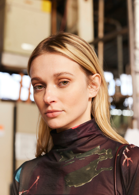 Top Cuello Alto Seaweed Negro