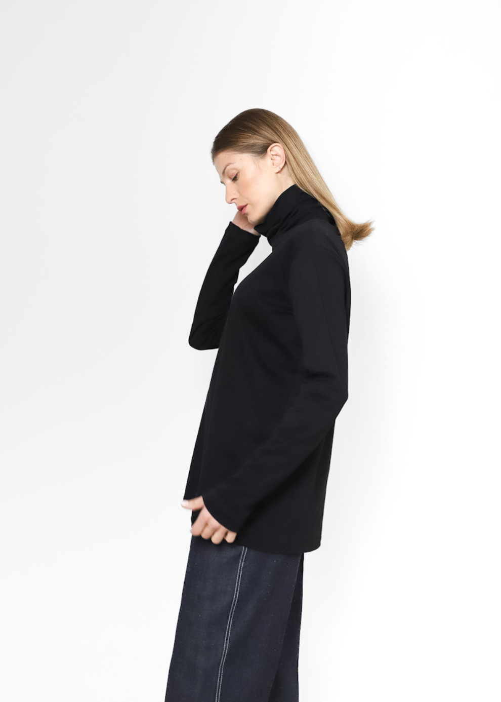 High Neck Tee Negro