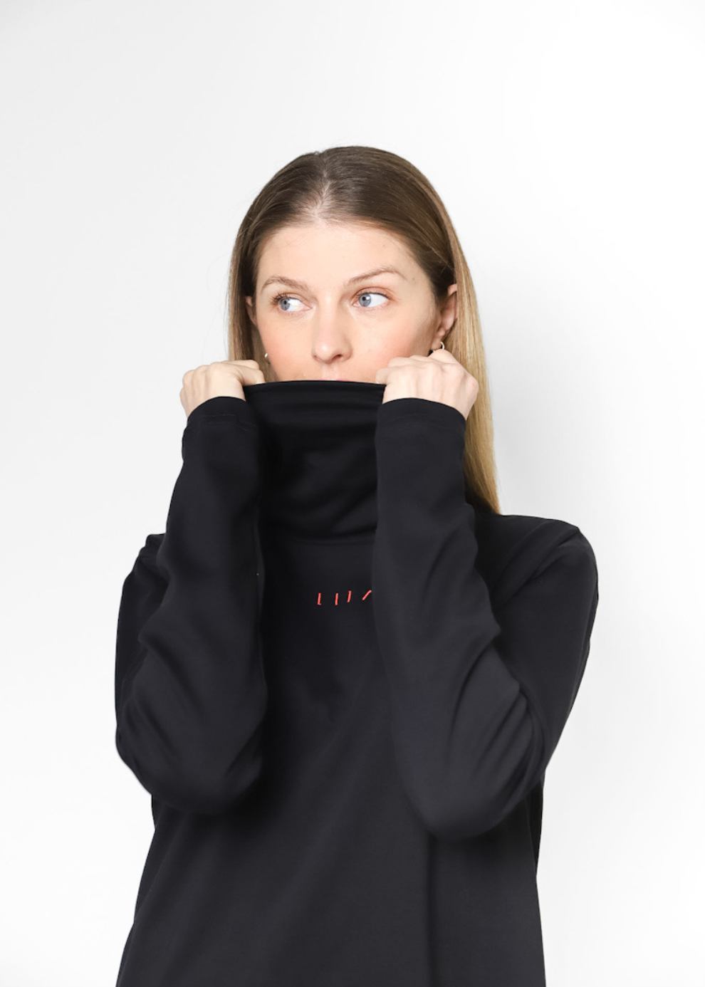 High Neck Tee Negro