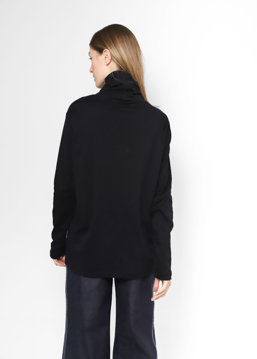 High Neck Tee Negro