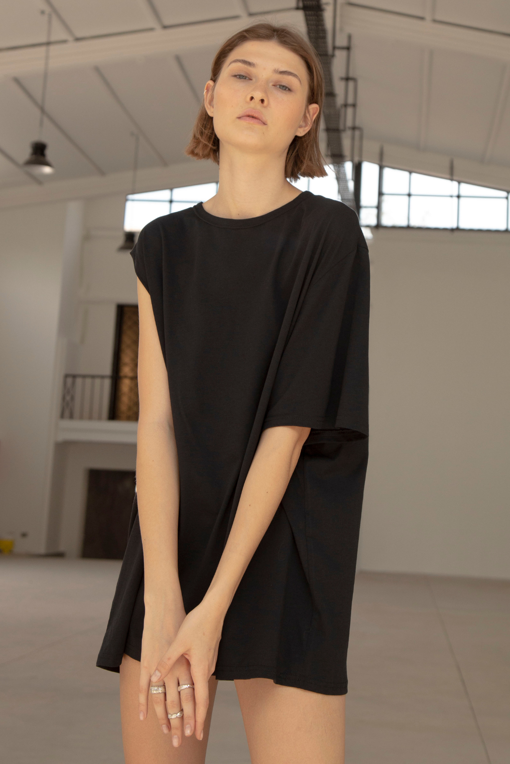 Basic One Sleeve Tee Negro
